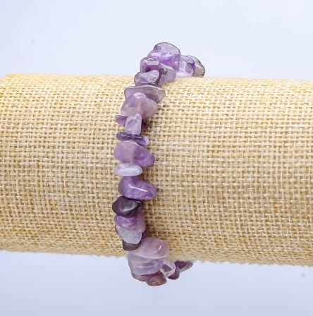 Bracelet with natural amethyst chips, diameter 8(±)mm, circumference 18 cm (stretch)