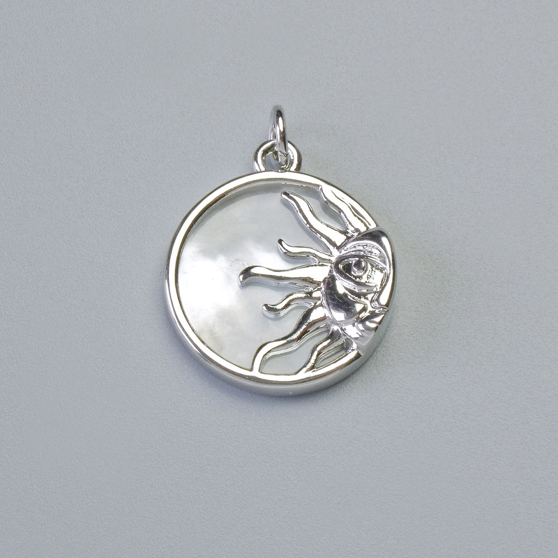 Pendant 'Sun' Mother-of-Pearl, silver-colored metal, diameter 20.5 x 17.5 mm, length 24 mm ±
