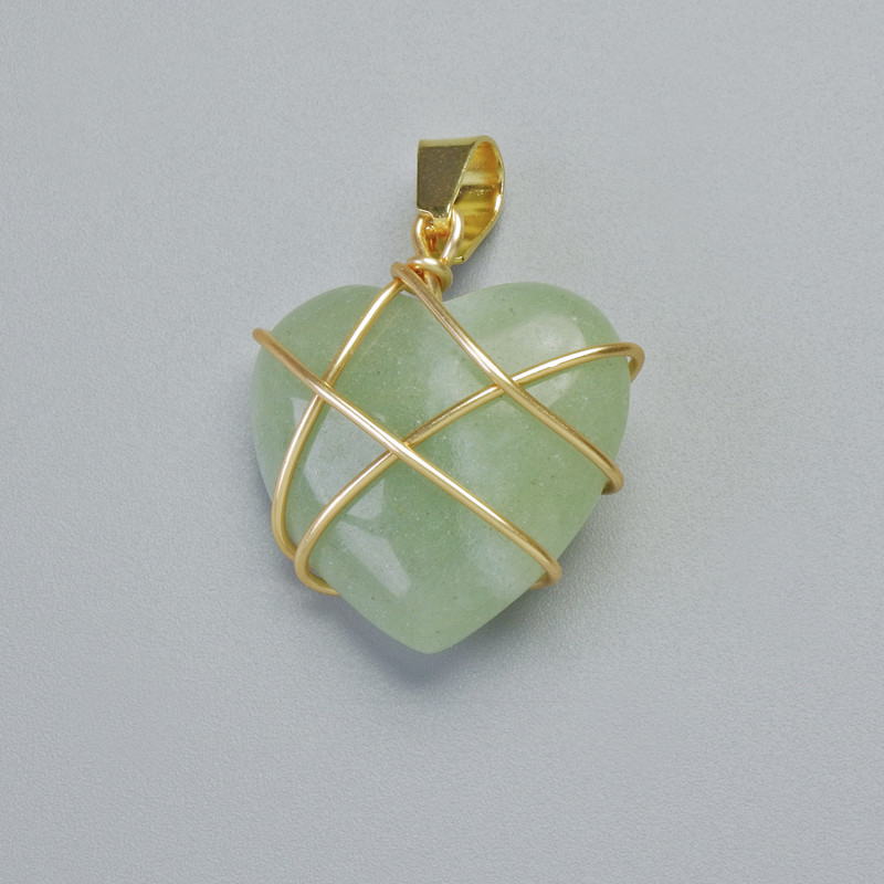 Pendant 'Heart' nephrite in a golden braided wrap, diameter 20×20 mm ±, length 30 mm ±