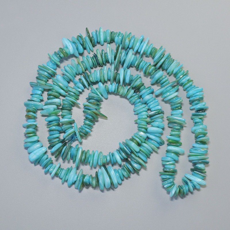 Beads made from tinted blue mother-of-pearl, chip-type, diameter 10x2 mm, length 80 cm ± on thread