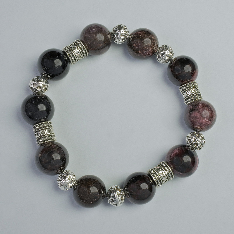 Garnet bracelet with smooth beads, 14 mm diameter ± (stretch), length 18 cm ± with metal inlays