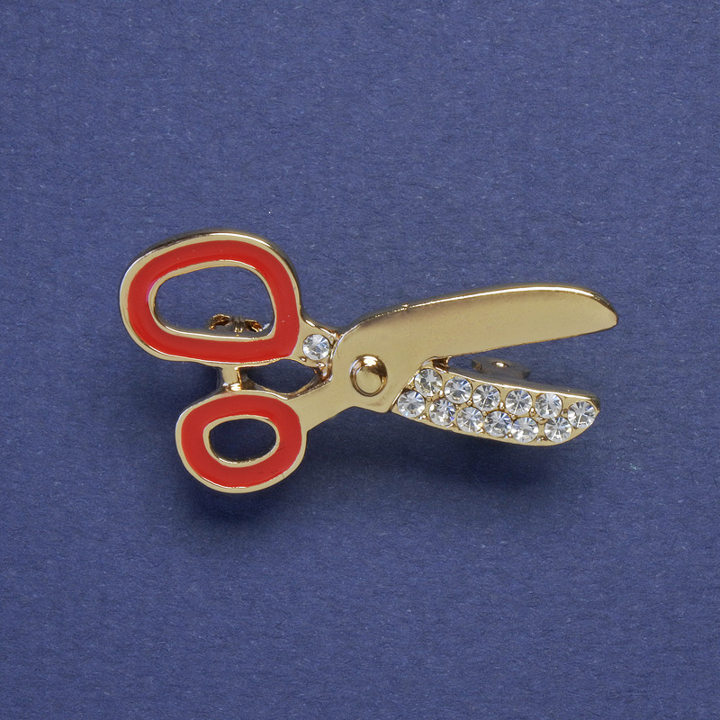 Brooch 'Scissors' with red enamel and white crystals, gold-tone metal, 32×18mm+
