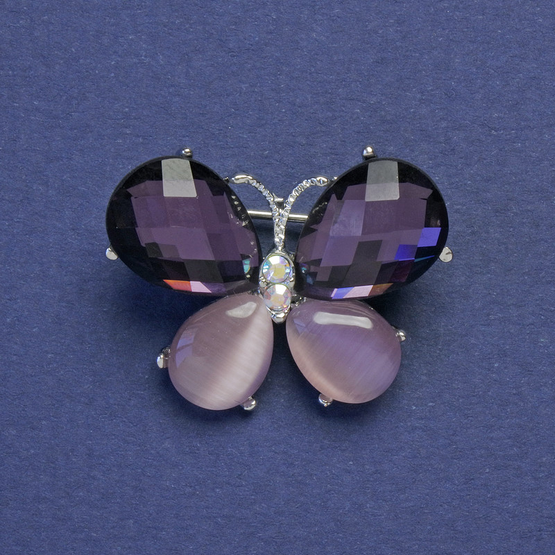 Brooch-pendant Butterfly with purple rhinestones and pink cat's eye, silver-tone metal 22x27mm+