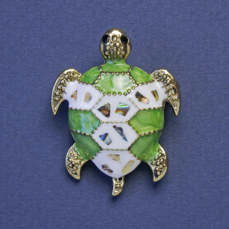 Brooch-pendant Turtle with green and white enamel chalcedony, gold-tone metal, 27x35mm+