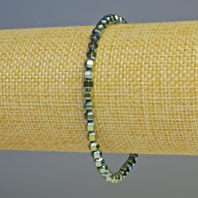 Hematite bracelet with small hexagonal beads, color green chameleon, diameter 4×4 mm, length 18 cm, stretch