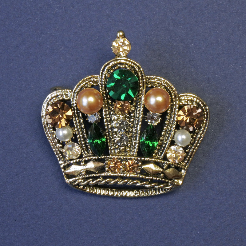 Brooch Crown with Green and Yellow Rhinestones and Pearls, 40x40 mm, +/- gold-tone metal