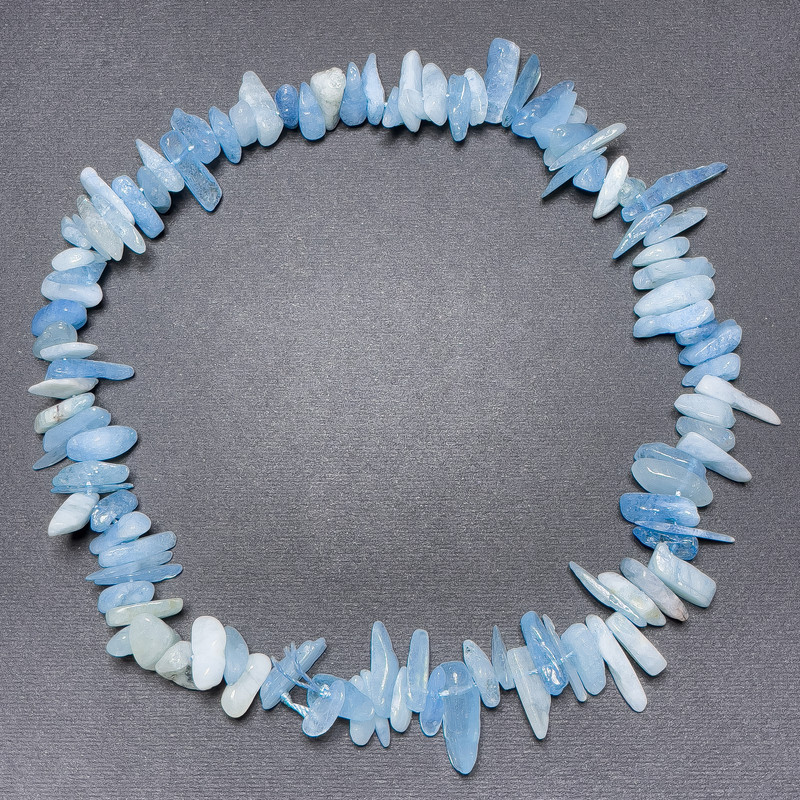 Aquamarine beads on thread, natural stone chip- and needle-shaped, diameter 23x6 mm ±, diameter 15x3 mm ±, length 40 cm ±