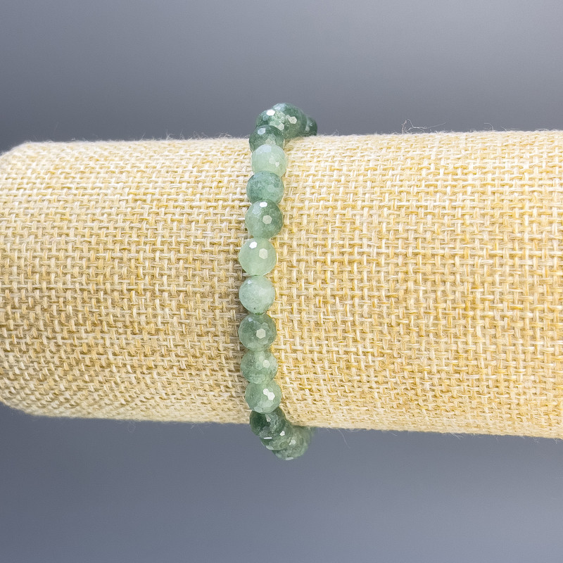 Jade Bracelet with Faceted Bead, 6 mm Diameter, 18 cm Length, Stretch
