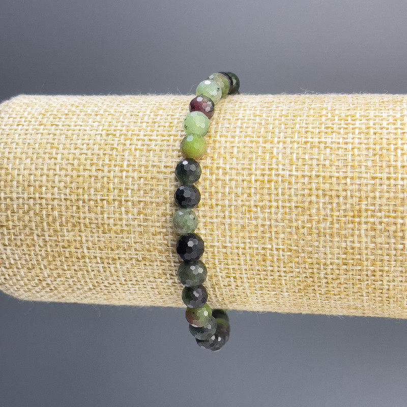 Zoisite bracelet with faceted beads, 6 mm diameter, 18 cm length, stretch base