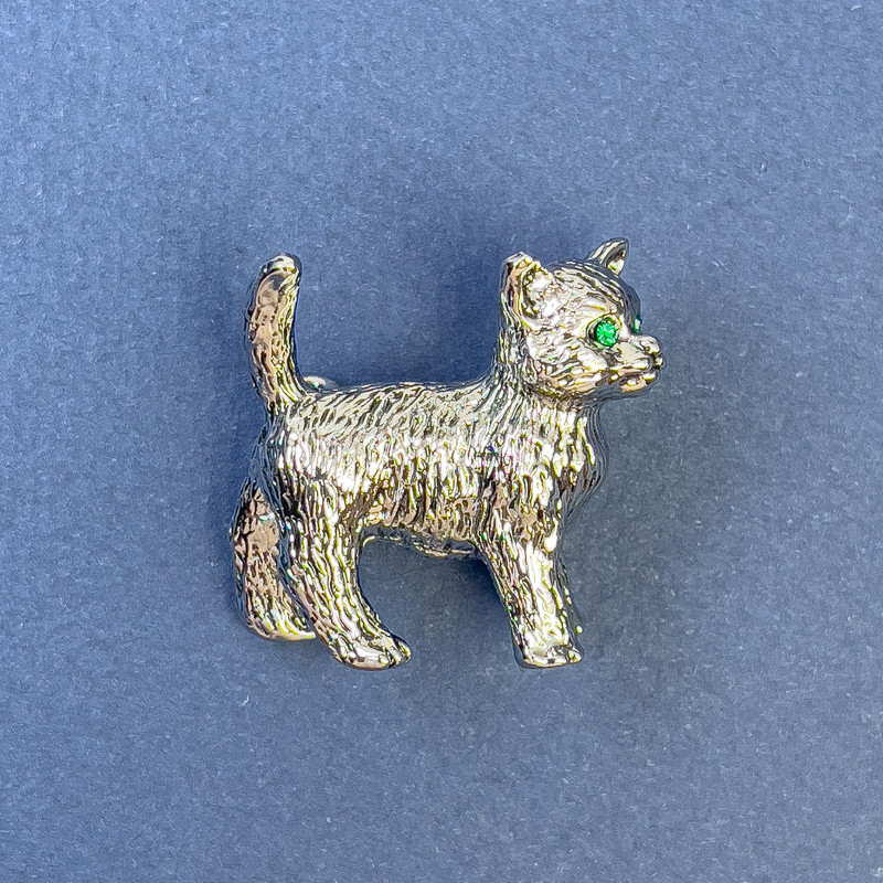 Cat Brooch with Green Crystals Silvery Metal 27×28 mm+