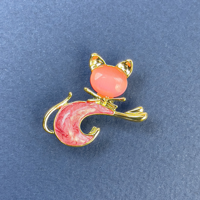 Cat Brooch with Pink Cat's Eye, Pink Color, Gold-Tone Metal, 23x28mm+
