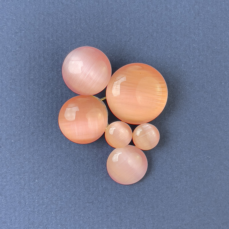 Brooch-pendant 'Accent' pink cat's-eye stone with golden metal 33x43mm+