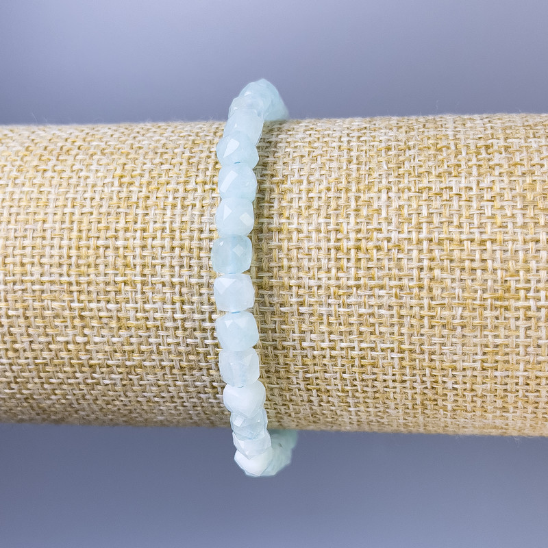 Angelite Faceted Cube Bracelet, 5x5 mm diameter, 18 cm length, stretch