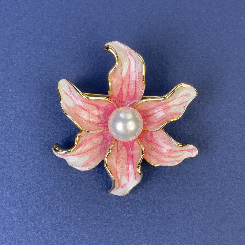 Flower Brooch, diameter 45mm ± pink enamel and pearl