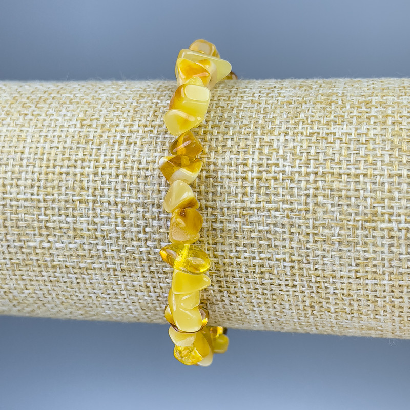 Amber chip bracelet, chip size 6–10×3–5 mm, length 18 cm, stretch
