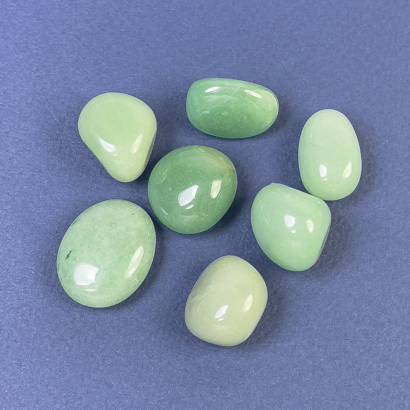 Jade Pebble – Natural Souvenir Stone ~ sizes 15x20–20x25 mm (+/-) ~ weight 4–8 g per piece. (price per 100 g)