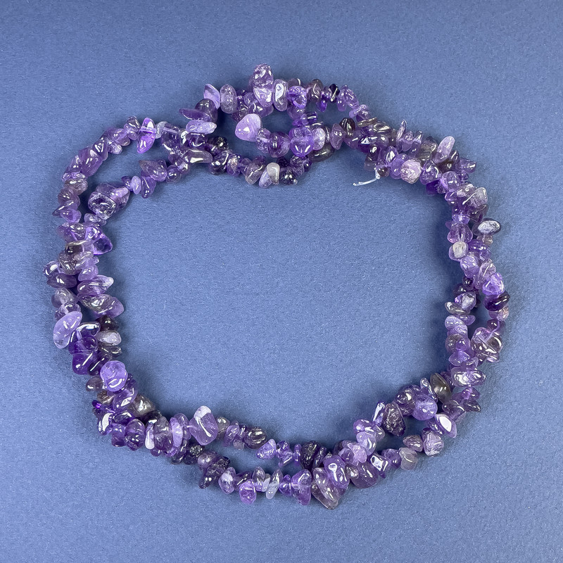 Amethyst Chip Beads 5-12x3-6mm+- on a Thread, Length 80 cm+