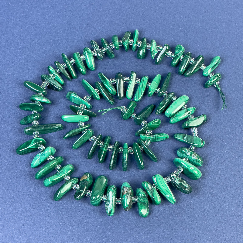 Malachite Chip Beads 16x5 mm, with 3 mm seed beads, on a thread, 40 cm long