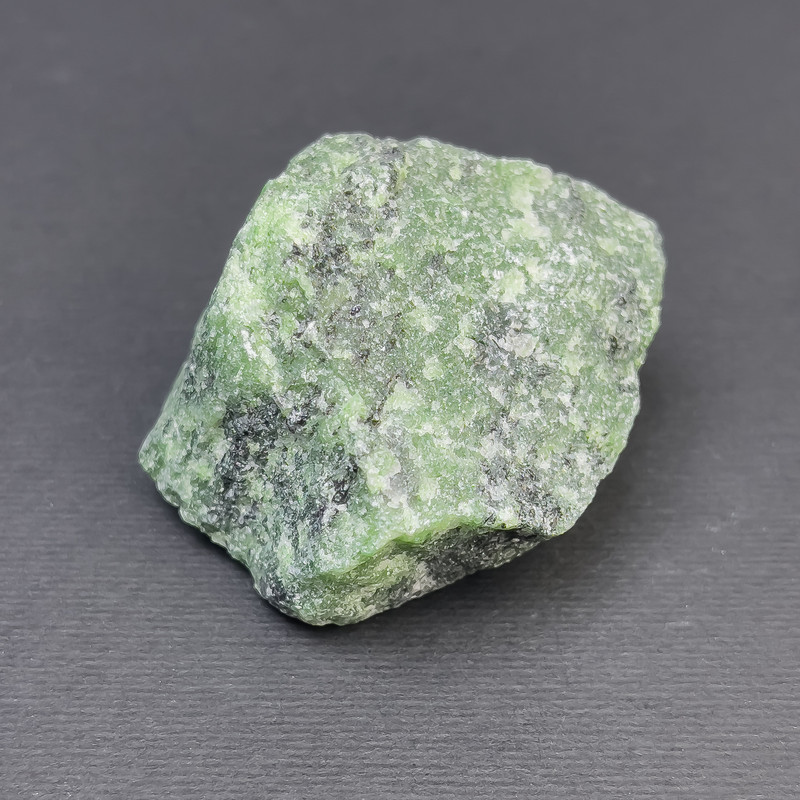 Natural Zoisite: unprocessed rough nuggets without holes, 38-45 x 30-34 mm (+/-) (per 100 g +/-)