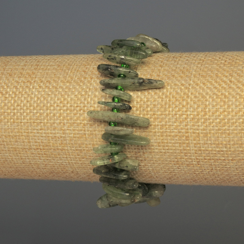 Kyanite shard-needle bracelet, diameter 10-20×3-5 mm ±, with seed beads, length 18 cm ±, stretchy