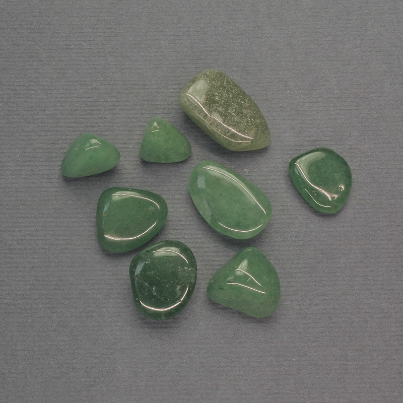 Natural nephrite chips, polished undrilled nuggets 10-15 x 10-12 mm ± (per 100 g ±)