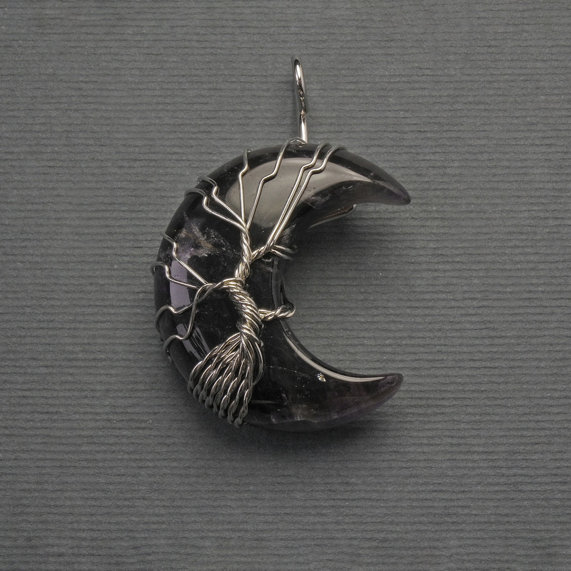 Pendant Moon Amethyst in a Silver-Plated Weave, diameter 35mm±, length 45mm±