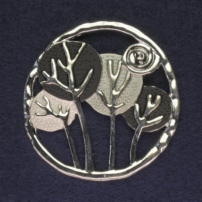 Brooch for scarves, sweaters, coats, and bags, silver-toned metal with magnetic backing, diameter 52 mm +