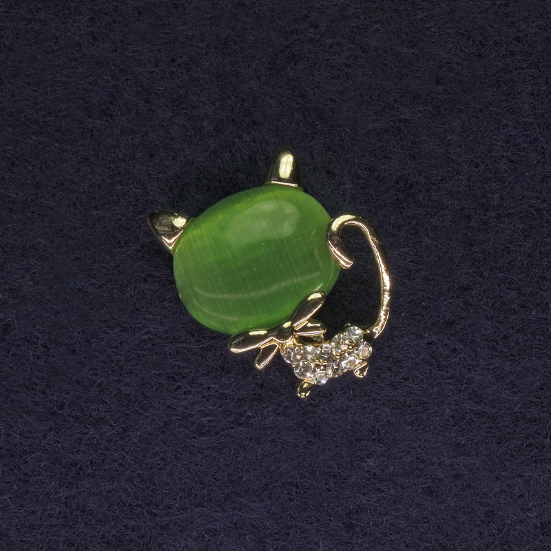 Cat Brooch Cat's Eye Green with White Crystals, Gold-Tone Metal 18x16mm+