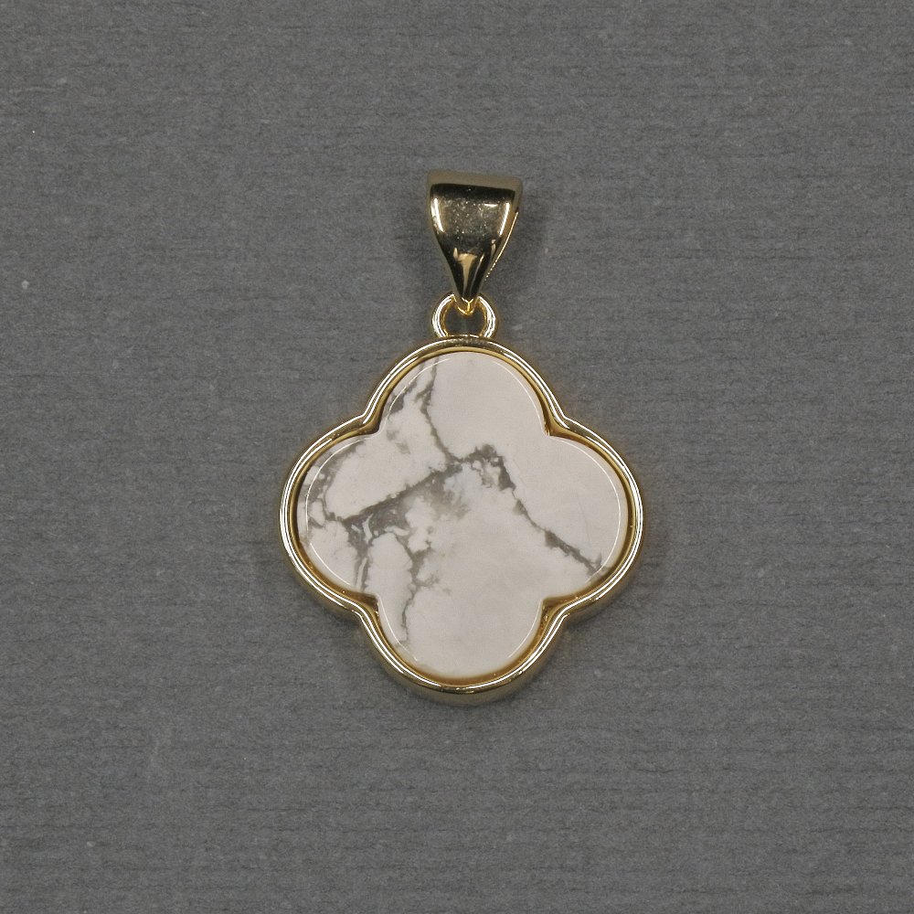 Shamrock pendant with kaholong inlay, 16×18×4 mm ± gold-tone metal