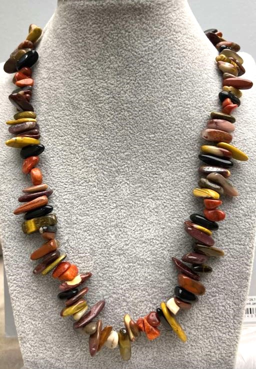 Necklace Assortment Crumb Needle, diameter 12-18×2-4 mm, length 48 cm ±, with a silvery metal clasp