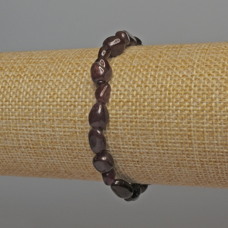 Браслет Гранат галтівка, діаметр 5-11х5-7мм+-, довжина 18см+- стрейч