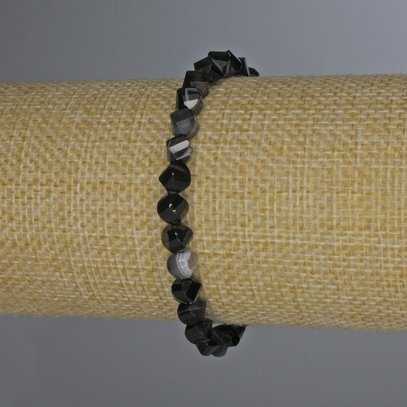 Faceted Agate Bracelet in Diamond Shapes, 6x5 mm, 18 cm Length, Elastic