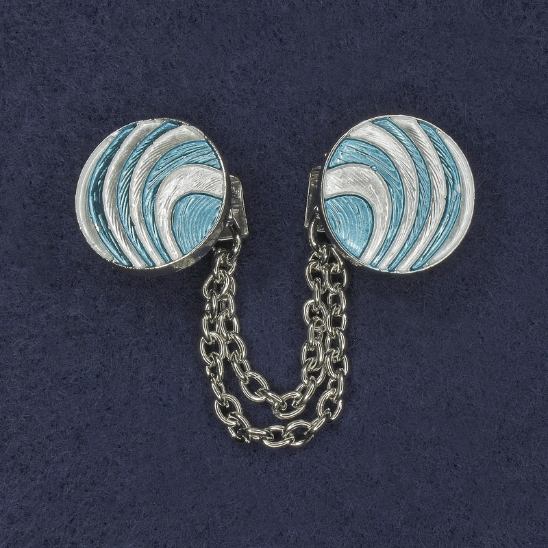 Brooch clasp for cardigans, white and blue enamel on silver-toned metal, diameter 20 mm, chain length 9 cm+