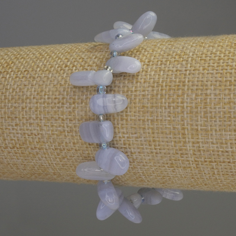 Blue Agate Faceted Bracelet, 7×14 mm oval beads, ± 3 mm spacers, 18 cm stretch