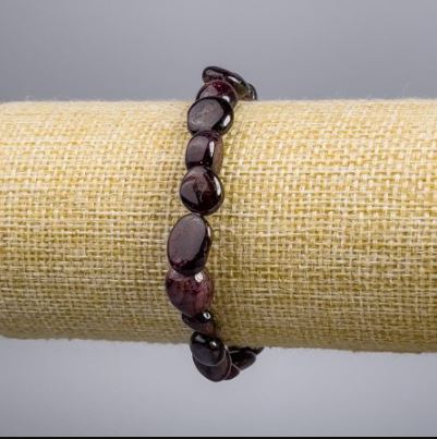Garnet faceted gemstone bracelet, 8-11×8 mm diameter, 18 cm stretch