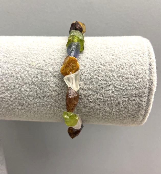 Bracelet 'Assortment' with unpolished stones, diameter 10-12×9 mm, length 18 cm +/- stretch