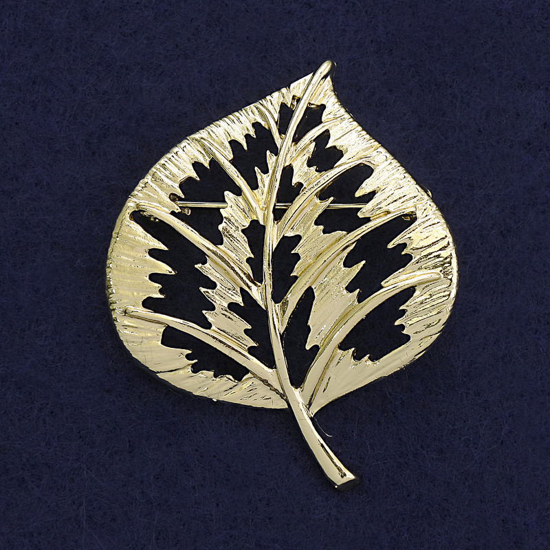 Leaf Brooch in Golden Metal 48x39mm+