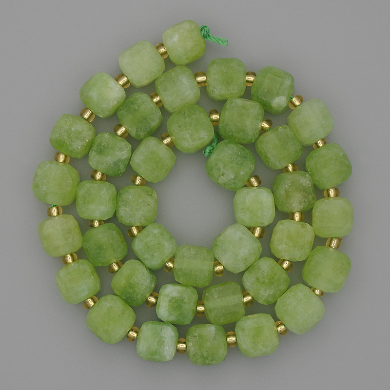 Beads from natural chrysoprase and olivine, faceted cubes, diameter 8x8mm±, seed beads 3mm±, length 37cm+