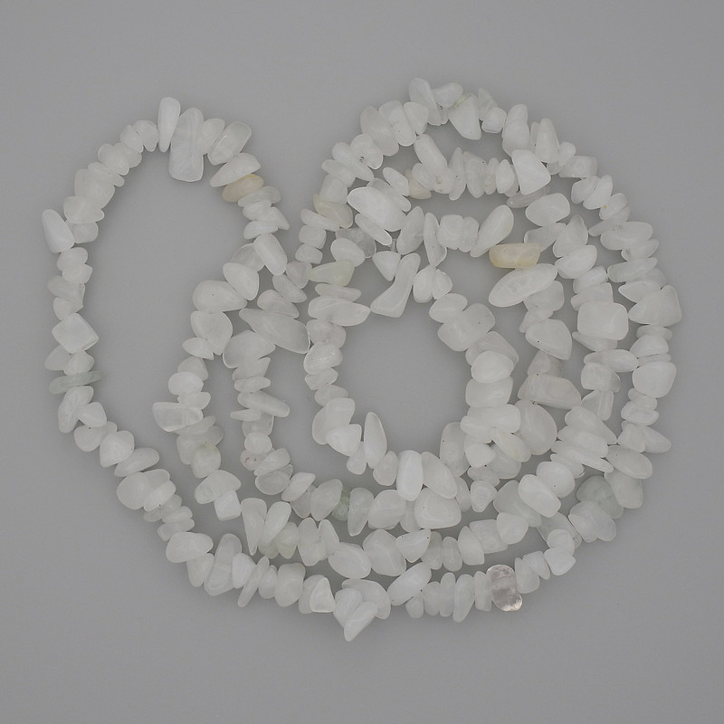 White quartz chip beads 5-12×3-5 mm on thread, length 78 cm+