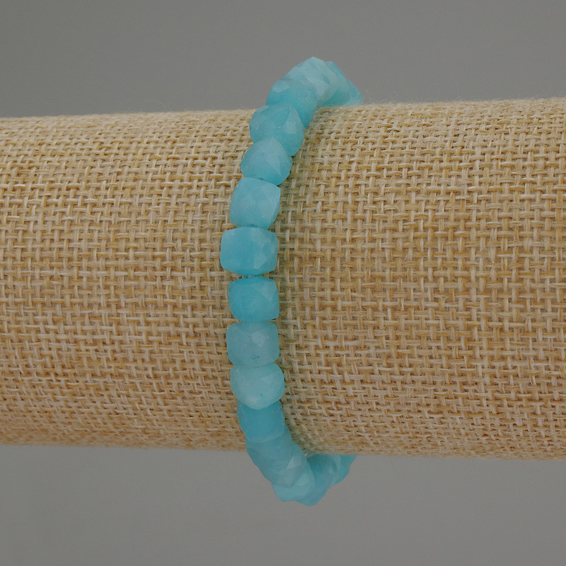 Stretch bracelet with faceted aquamarine cubes, 6 mm diameter, 18 cm length