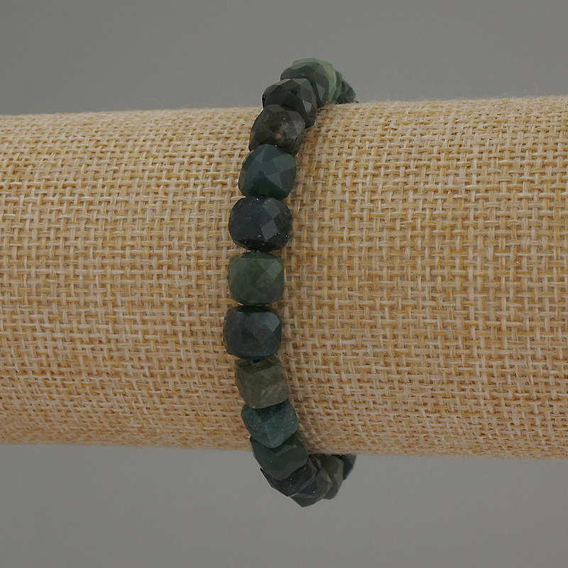 Bracelet with green jasper, faceted cube beads, 7 mm diameter, 18 cm length (stretch)