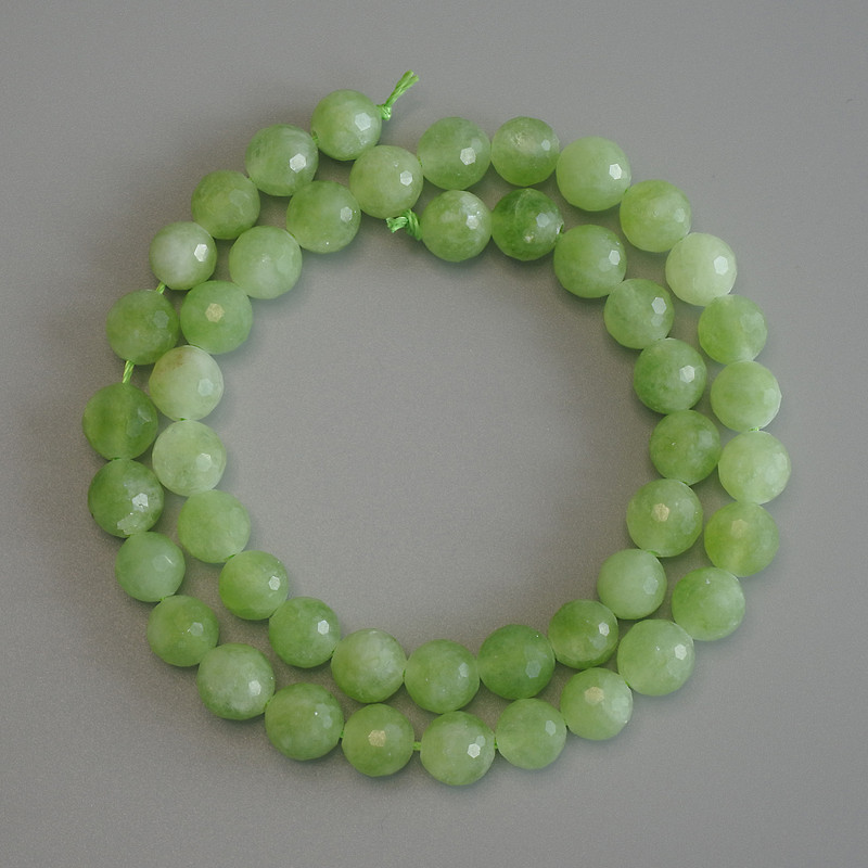 Beads of natural chrysoprase (olivine), faceted round beads, 8mm diameter ±, length 36cm ±