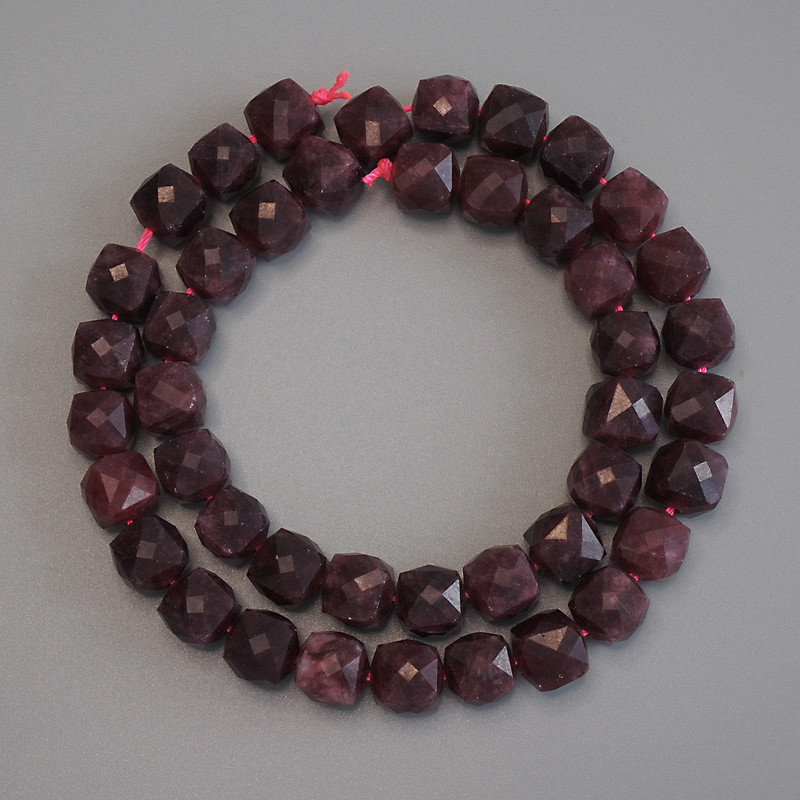 Tourmaline beads faceted cube 9×9 mm+- on a thread, length 37 cm+