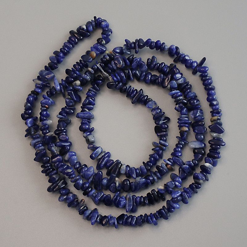Sodalite Chip Beads, diameter 4–8×3 mm, length 80 cm on thread