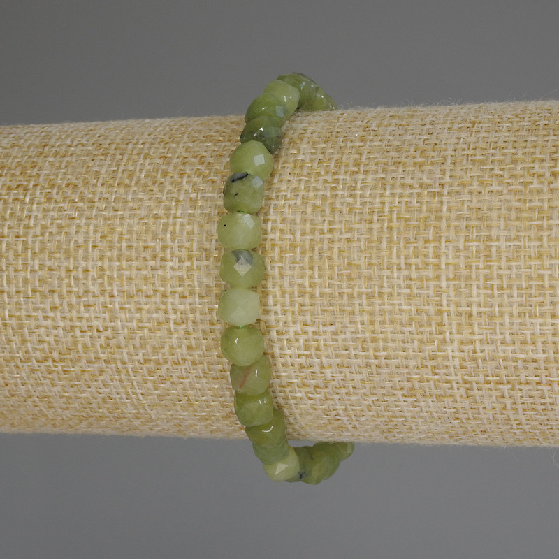 Canadian Jadeite Bracelet with natural stone, faceted cube, diameter 5.5x5.5 mm, length 18 cm (stretch)