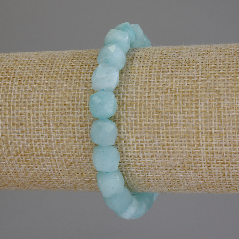 Aquamarine Faceted Cube Bracelet, 8.5 mm diameter, 18 cm length +/- stretch