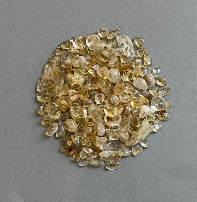 Natural undrilled citrine chip, 6-11×4-7 mm ± (per 100 g)