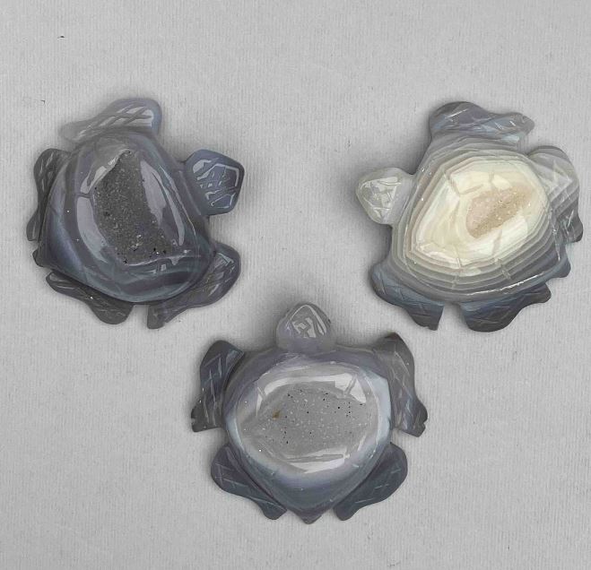 Souvenir Turtle Made of Smoky Agate, 59-70×60-79×13-17 mm ± (assorted sizes)