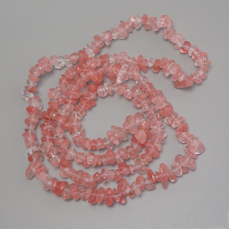 Chalcedony chips beads, diameter 5–9×2–5 mm, length 76 cm on a thread