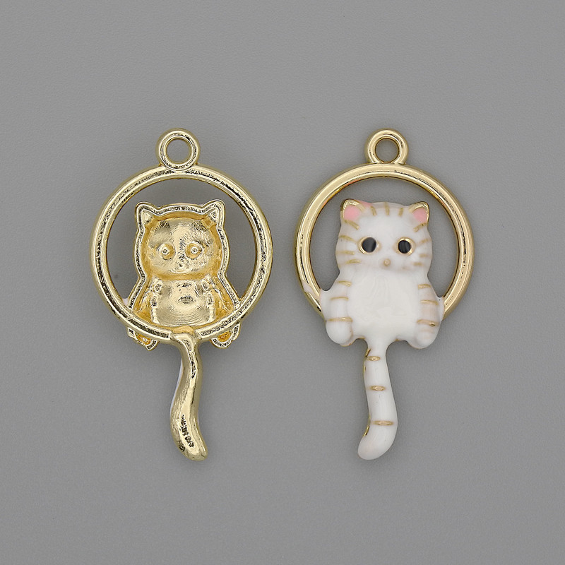 Cat pendant with white enamel and golden metal, diameter 15×27 mm, pack of 2